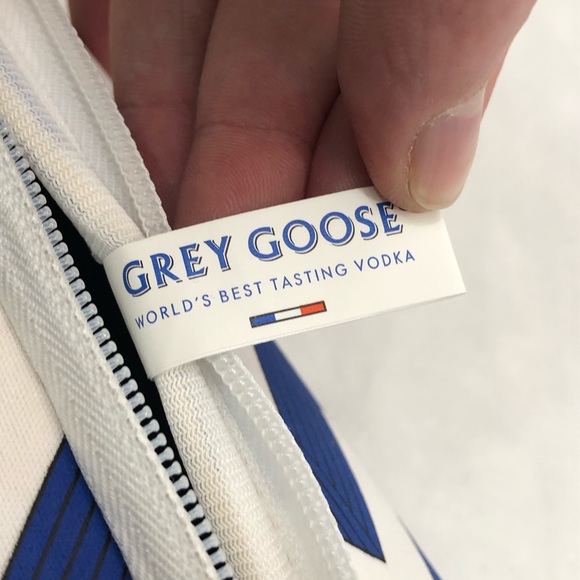 Grey Goose Vodka 14” Coozi Keep Cold Zip Up Liquor Bottle Holder Blue & White. - Picture 8 of 11